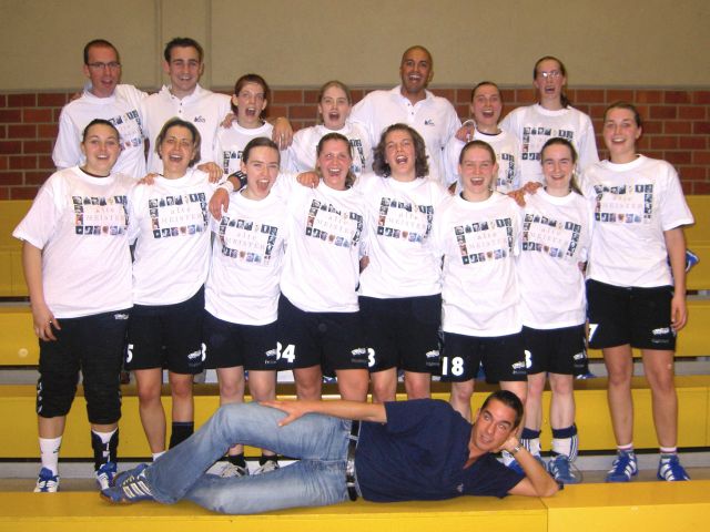 1. Damenmannschaft 2004/2005 – Meister der HVM-Landesliga 2004/2005 (70 kB)