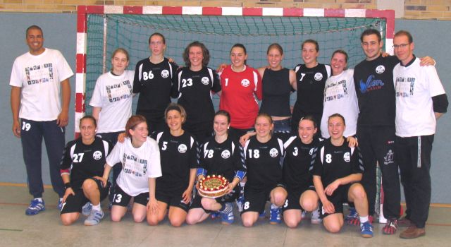 1. Damenmannschaft 2004/2005 – Meister der HVM-Landesliga (57 kB)