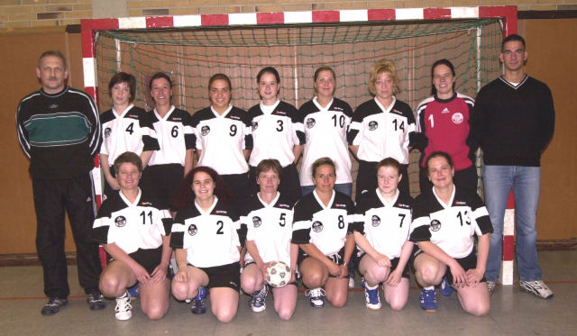 1. Damenmannschaft 2002/2003 (87k)